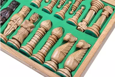 GRANDE scacchi in quercia (65x65cm) intarsiati, intagliati, in legno