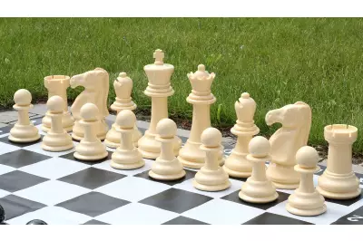 Piccolo set di scacchi da esterno/giardino (re 20 cm) - figure + scacchiera in vinile