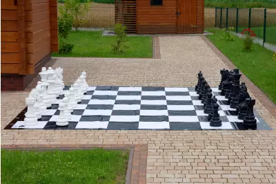 Figure in plastica per scacchi da esterno/giardino (altezza re 74 cm)