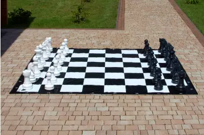 Figure in plastica per scacchi da esterno/giardino (altezza re 45 cm)